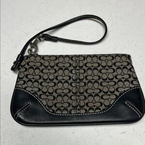 Vintage Coach Elegant Black and Tan Women's Wristlet
